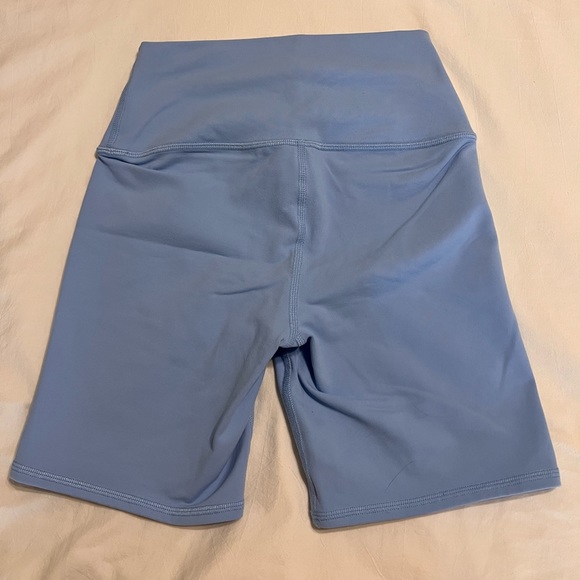 Alo Yoga Biker Shorts - Picture 3 of 5